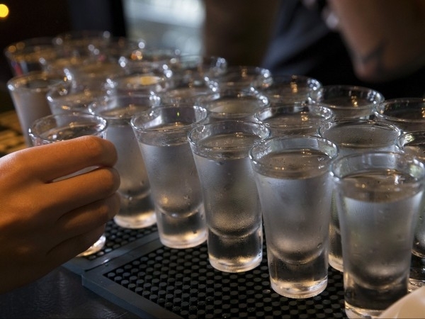 Българите изпиват средно по 12 3 л алкохол годишно показва международно
