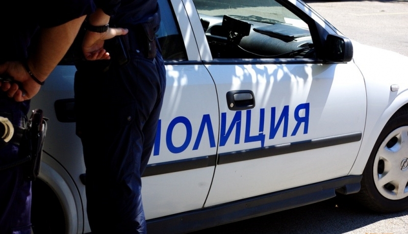 Полицията издирва бандит, отарашил двор във видинското село Дъбравка. Престъплението