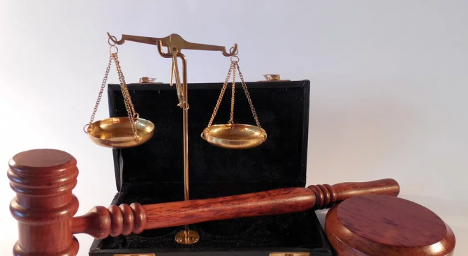 Районният съд в Дупница е признал за виновна в длъжностно