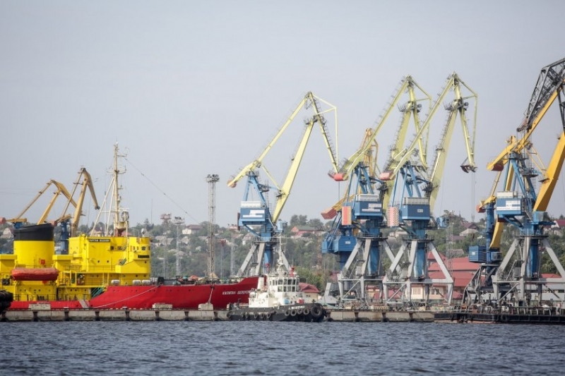 Товарен кораб напусна пристанището в Мариупол за първи път от