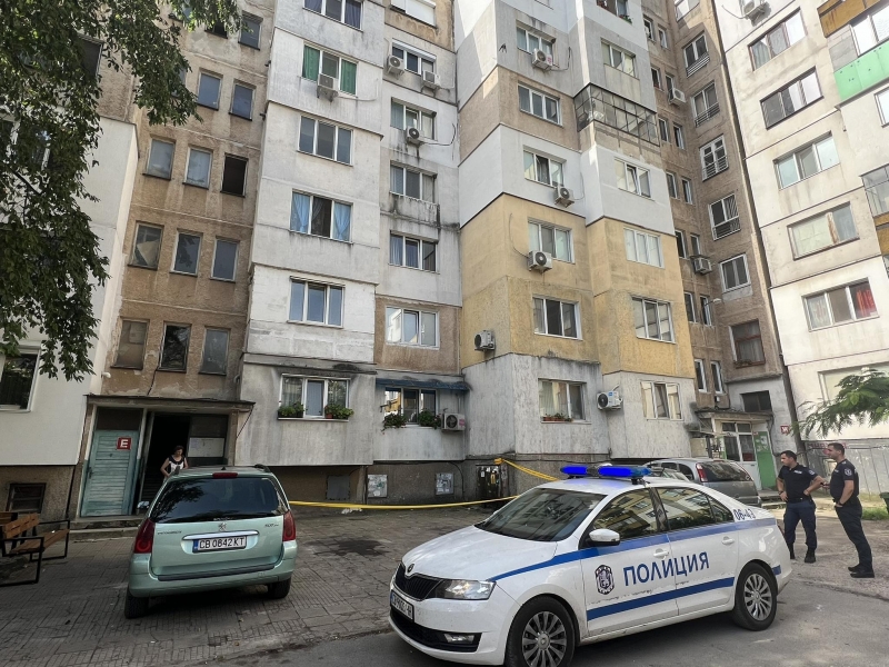 Ужасяващ инцидент във Враца Дете е паднало от третия етаж