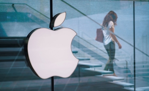 Американският гигант Apple спечели над 100 милиарда долара за първи