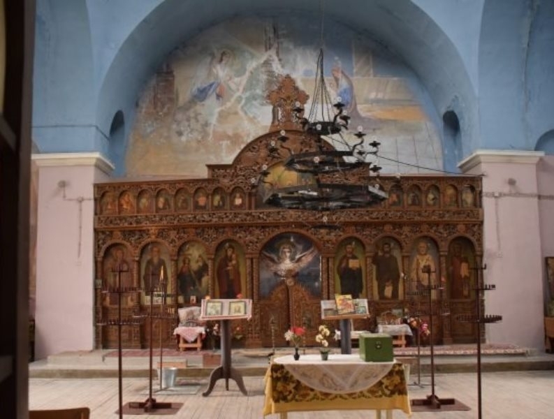 Църквата Света Троица в Гложене е с нова подова настилка