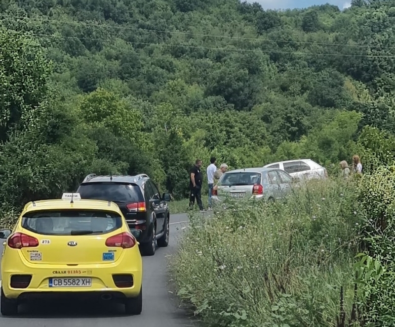 Две коли са катастрофирали в района на мездренското село Крета,