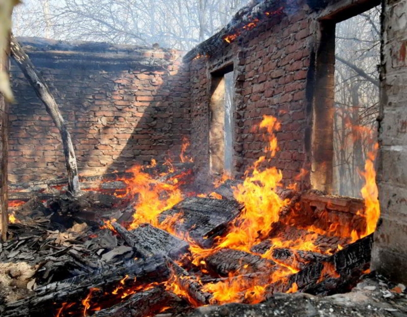 Голям пожар е унищожил покъщнината на две домакинства в Брусарци,