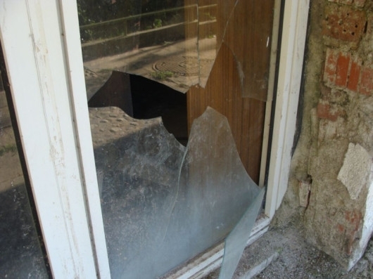 Вандали са изпотрошили къща в ломското село Долно Линево съобщиха