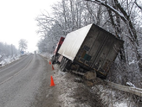 Два камиона катастрофираха на главен път Е 79 между Монтана и