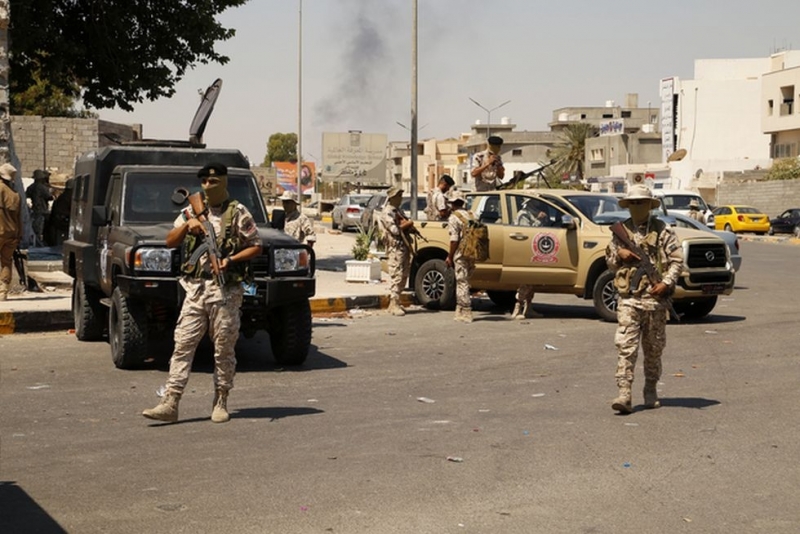 Най-силните въоръжени фракции в либийската столица Триполи снощи започнаха сражения
