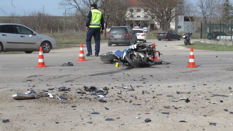 Моторист е пострадал при катастрофа в Бяла Слатина съобщиха от