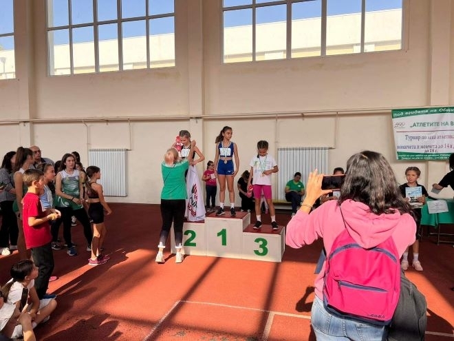 Стотици атлети участваха в турнир във Враца, научи BulNews.
За поредна