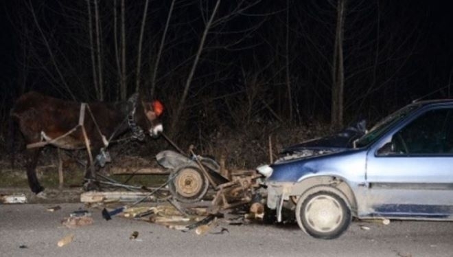 Автомобил помете каруца във Врачанско водачът й бере душа в