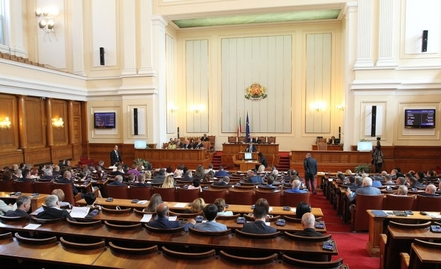 Парламентът отложи с дебатите по първо четене на седемте законопроекта