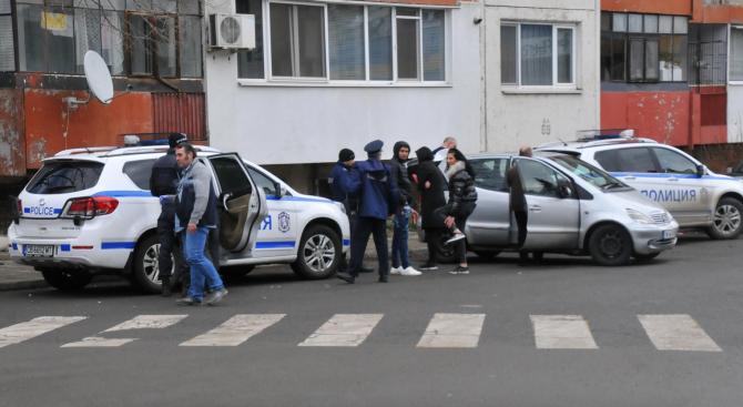 Десет души са задържани по време на специализирана полицейска операция