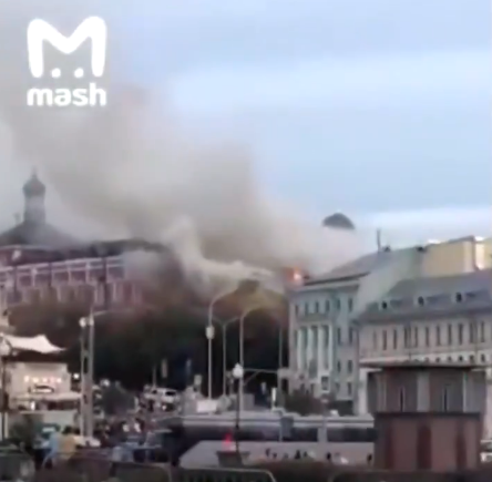 Пожар унищожи част от Рождественския манастир в Москва, който е