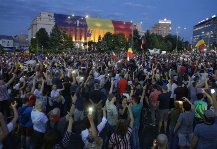 Без инциденти протече втората вечер на антиправителствени протести в Румъния