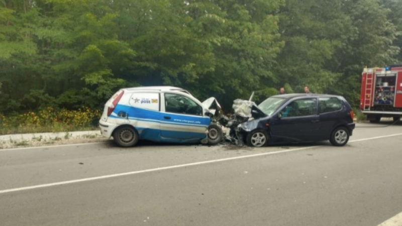 Две коли катастрофираха във Врачанско младеж и 47 годишна жена пострадаха