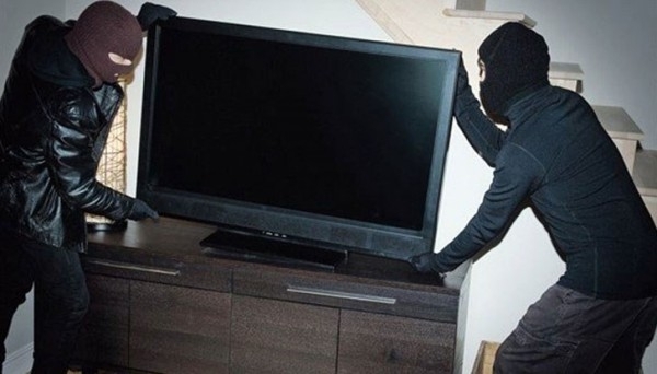 Двама младежи задигнаха телевизора на баба в Брусарци, съобщиха от