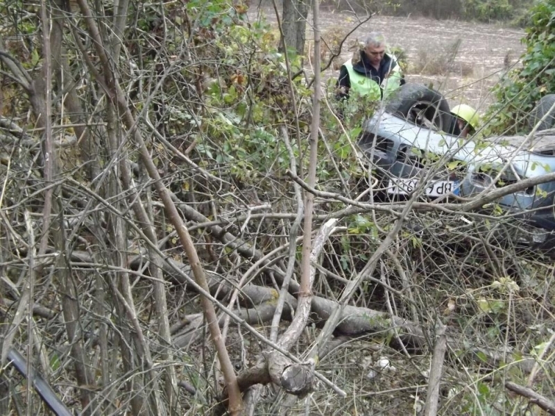 Шофьорът на катастрофиралия автомобил край Мездра е бил пиян, съобщиха