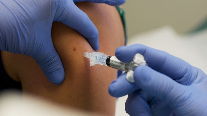 Британският регулатор одобри ваксината на Pfizer BioNTech за прилагане на