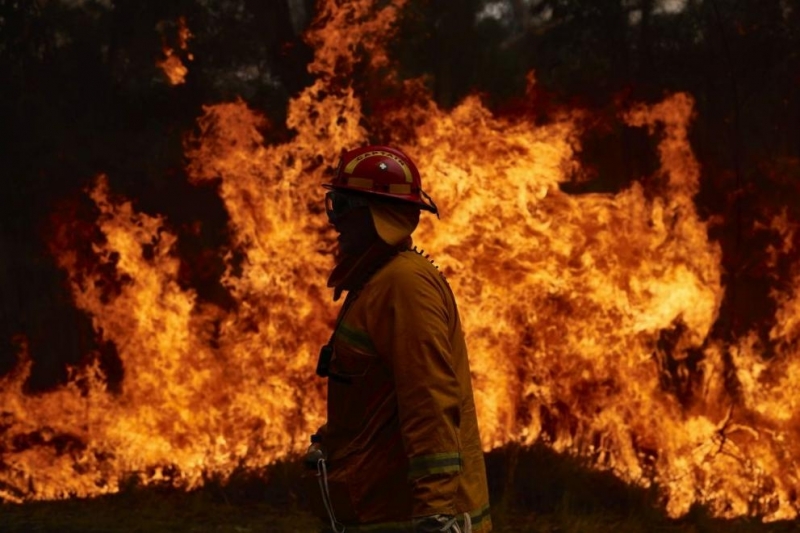 Десетки горски пожари горяха днес по източното крайбрежие на Австралия Пожарникарите