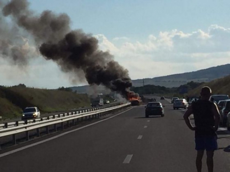 Два тира са изгорели на магистрала „Тракия“ край Пловдив, казаха