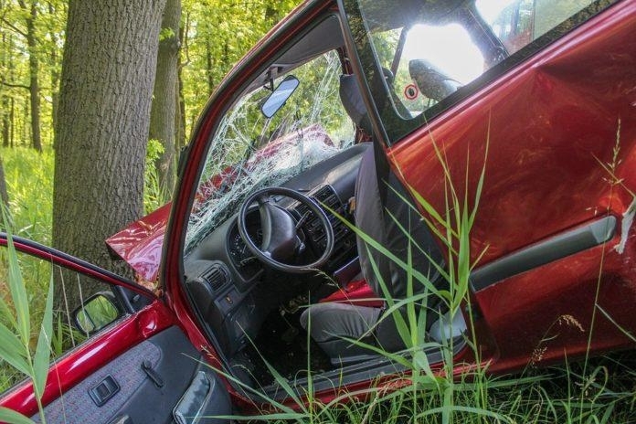 Младеж е катастрофирал с колата си в Монтанско, съобщиха от