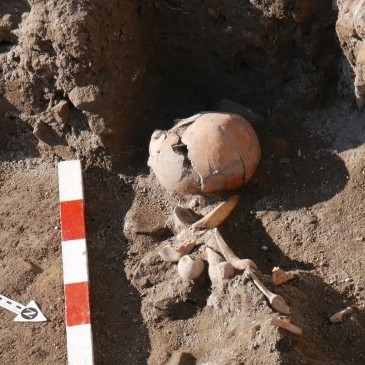 Средновековно погребение разкриха археолозите в сърцето на Пловдив. Скелетът, разкрит