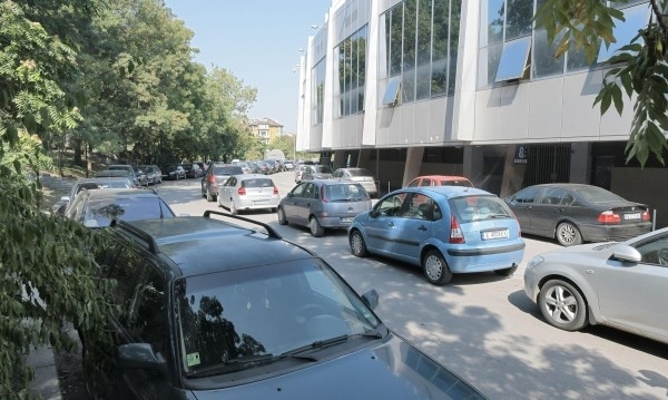 Паркирането около Националния стадион Васил Левски вече няма да е
