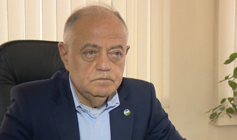 Съпредседателят на Демократична България Атанас Атанасов е катастрофирал в Русе