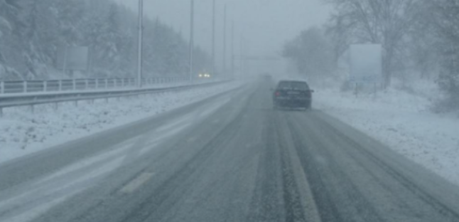 Усложнена пътна обстановка в страната заради снега В този час