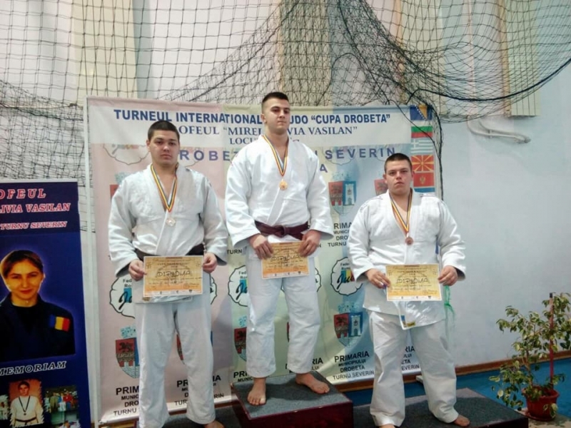 Видинският клуб по борба самбо и джудо участва в Международния турнир
