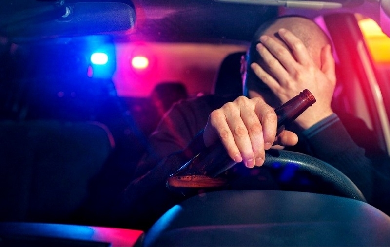 Полицаи са хванали пиян шофьор зад волана във Враца съобщиха