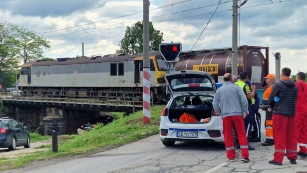 Товарен влак блъсна и уби 67 годишен мъж в жп тунел в