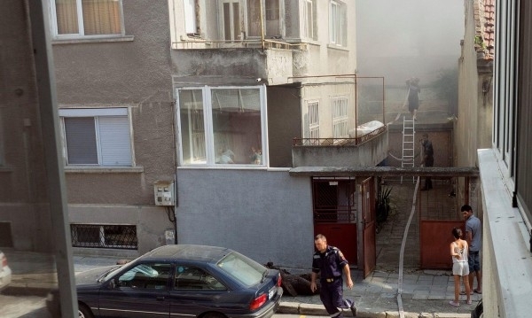 Пожар избухна днес в центъра на Варна съобщи Фокус При