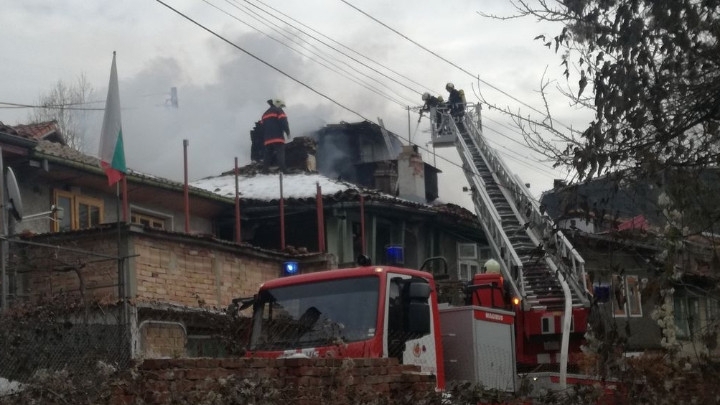 Голям пожар е бушувал в къща във видинското село Арчар,