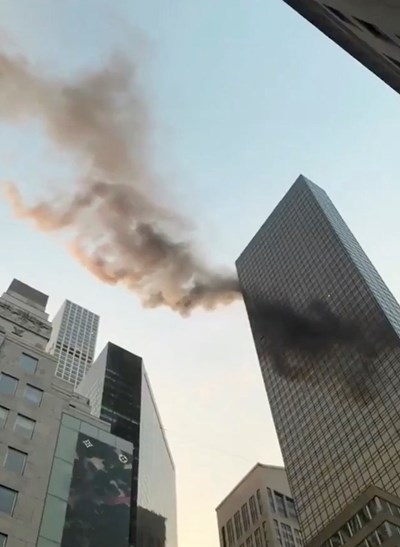 Пожар избухна в небостъргача "Тръмп Тауър", в близост до огромния