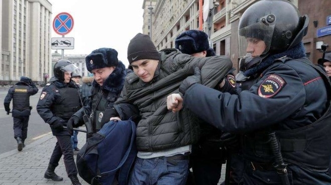 Десетки работници са организирали масово сбиване в центъра на Москва