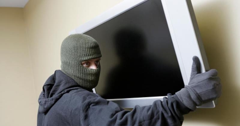 Полицаи изловиха апаши откраднали скъпи телевизори в Монтанско съобщиха от