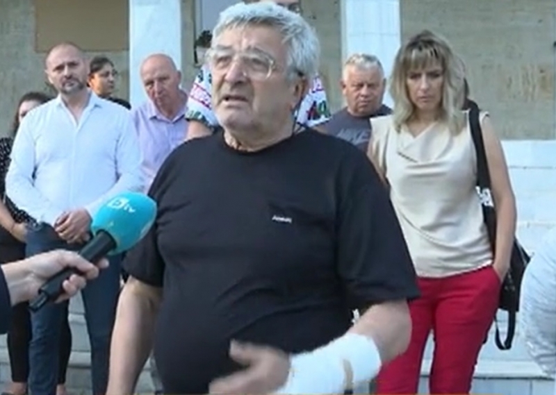 Жители на Галиче излязоха на протест, след като техен възрастен