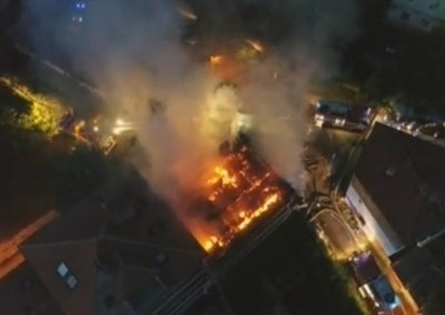 Пожар обхвана триетажна къща снощи в Шумен Пострадали хора няма