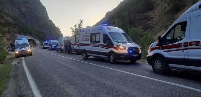 Туристически микробус падна в пропаст в Турция. При инцидента са