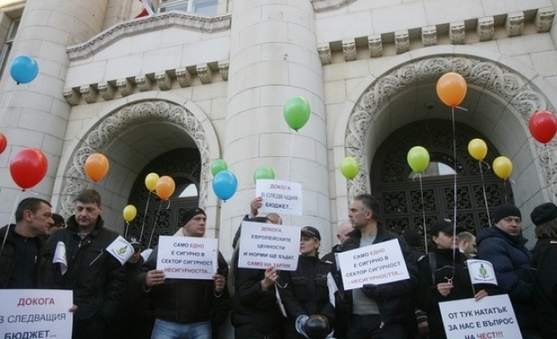 Синдикатът на служителите в затворите в България (ССЗБ) иска официално