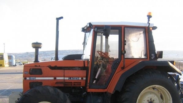 Полицията търси бандит източил нафта от трактор в кооперация в