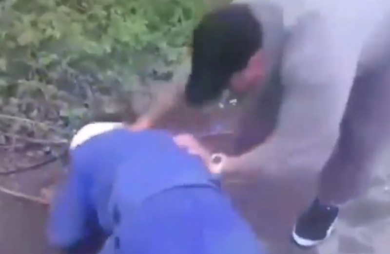 Брутално видео на жесток побой над циганин разтърси социалните мрежи