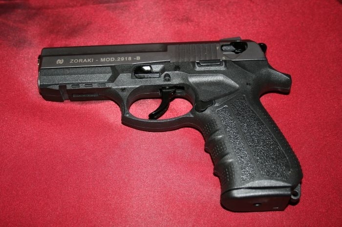 Иззет е незаконен пистолет от къща в Монтанско, съобщиха от