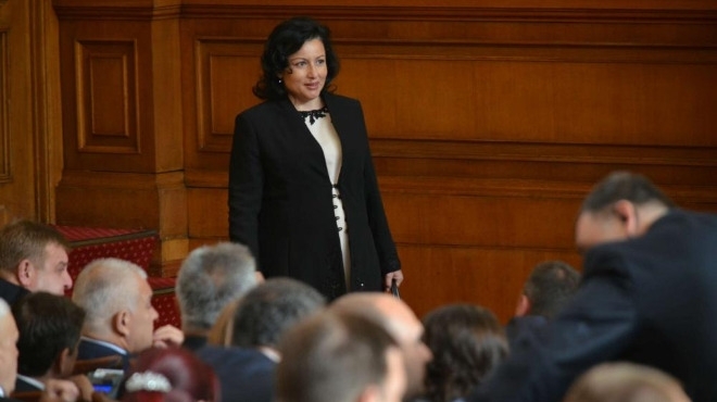 Току що Десислава Танева положи клетва като нов министър на