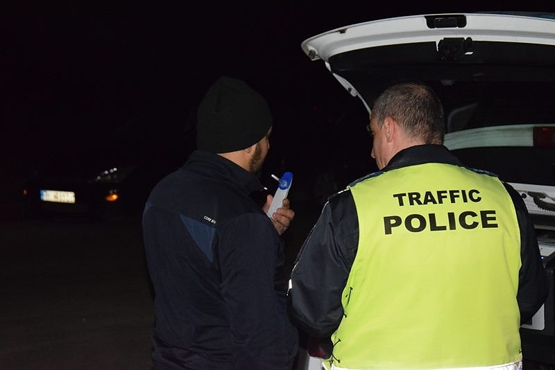 Полицаи са хванали пиян шофьор от Бургас в село Згориград
