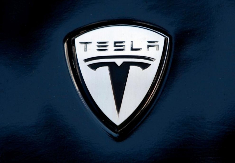"Тесла“ достави първата си партида автомобили, произведени в Китай, по-малко