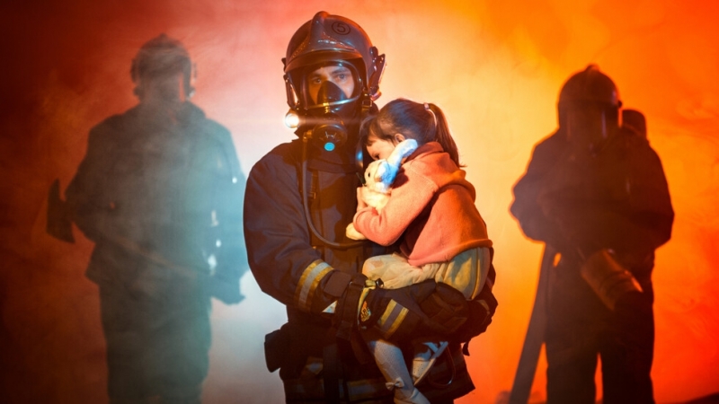 Пожарникари и полицаи от Горна Оряховица спасиха 11-годишно момиче от