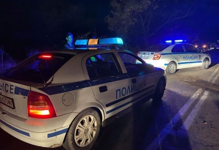 Ченгета намериха канабис в колата на младежи във Враца съобщиха